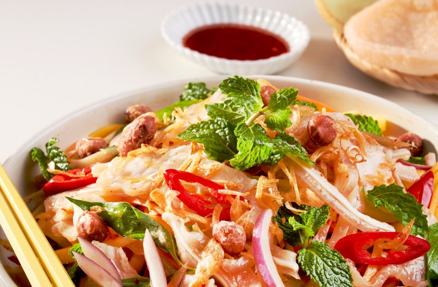 Gỏi Xoài Tai Heo Sả Tắc – Cho tiệc nhẹ việc